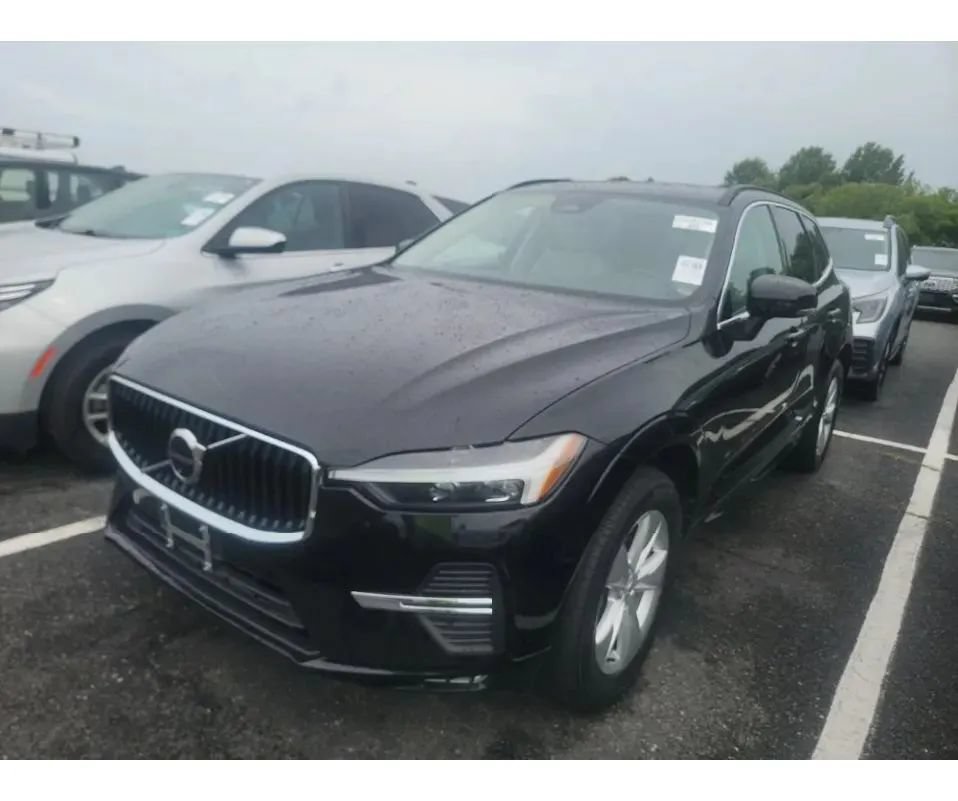 Used 2022 Volvo XC60 B5 Momentum AWD/4WD image 1