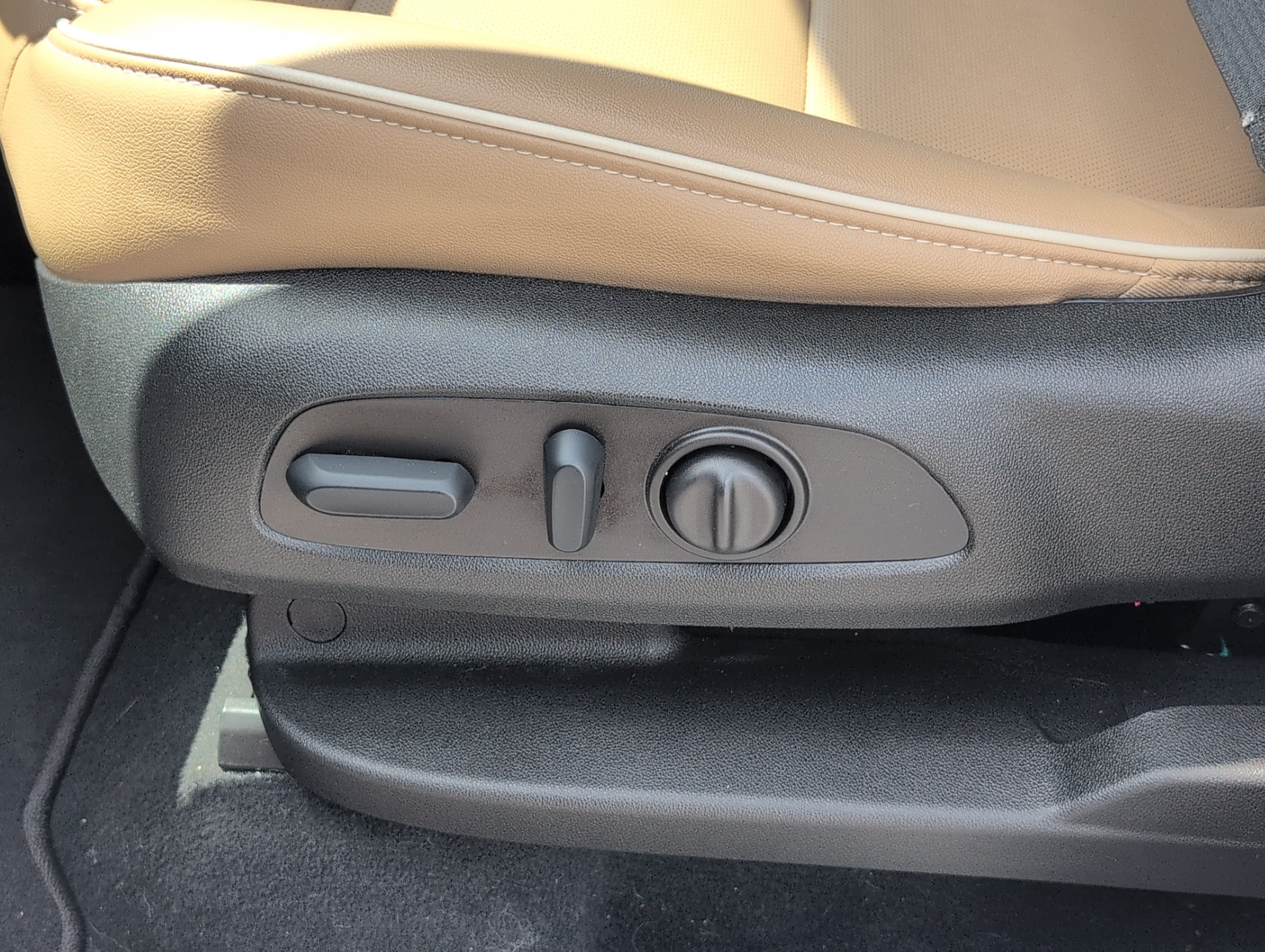Used 2023 Chevrolet Traverse Premier FWD image 14