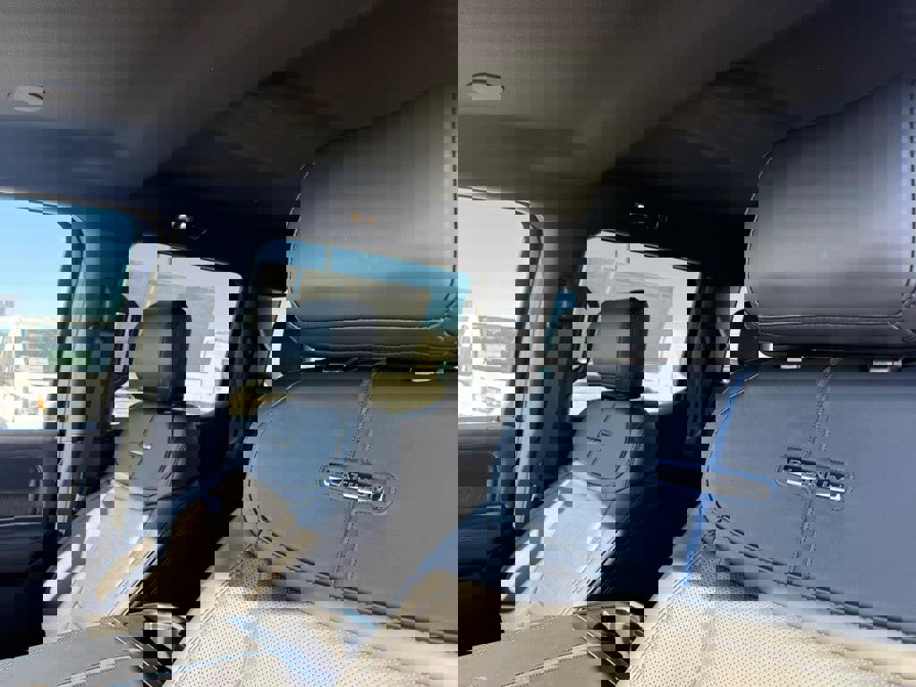 New 2026 Ford F250 Platinum w/ FX4 Off-Road Package image 38