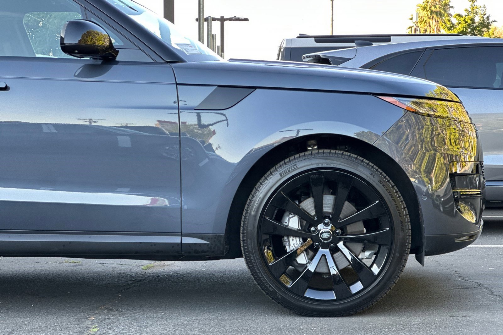 Used 2025 Land Rover Range Rover Sport SE image 36