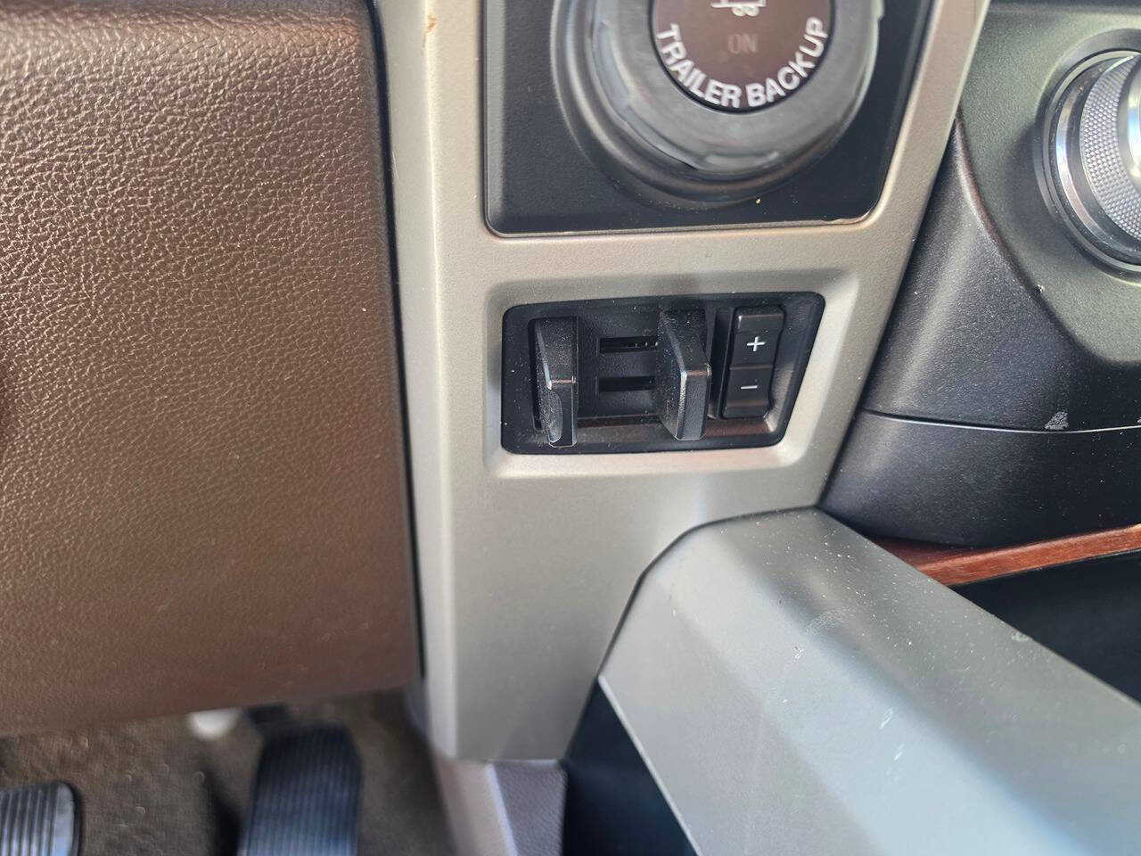 Used 2017 Ford F150 King Ranch w/ Equipment Group 601A Luxury AWD/4WD image 43