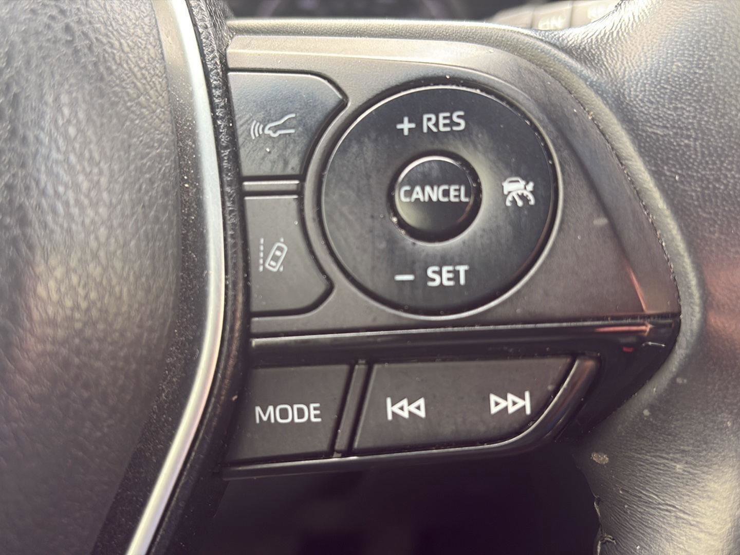 Used 2022 Toyota Venza XLE image 18