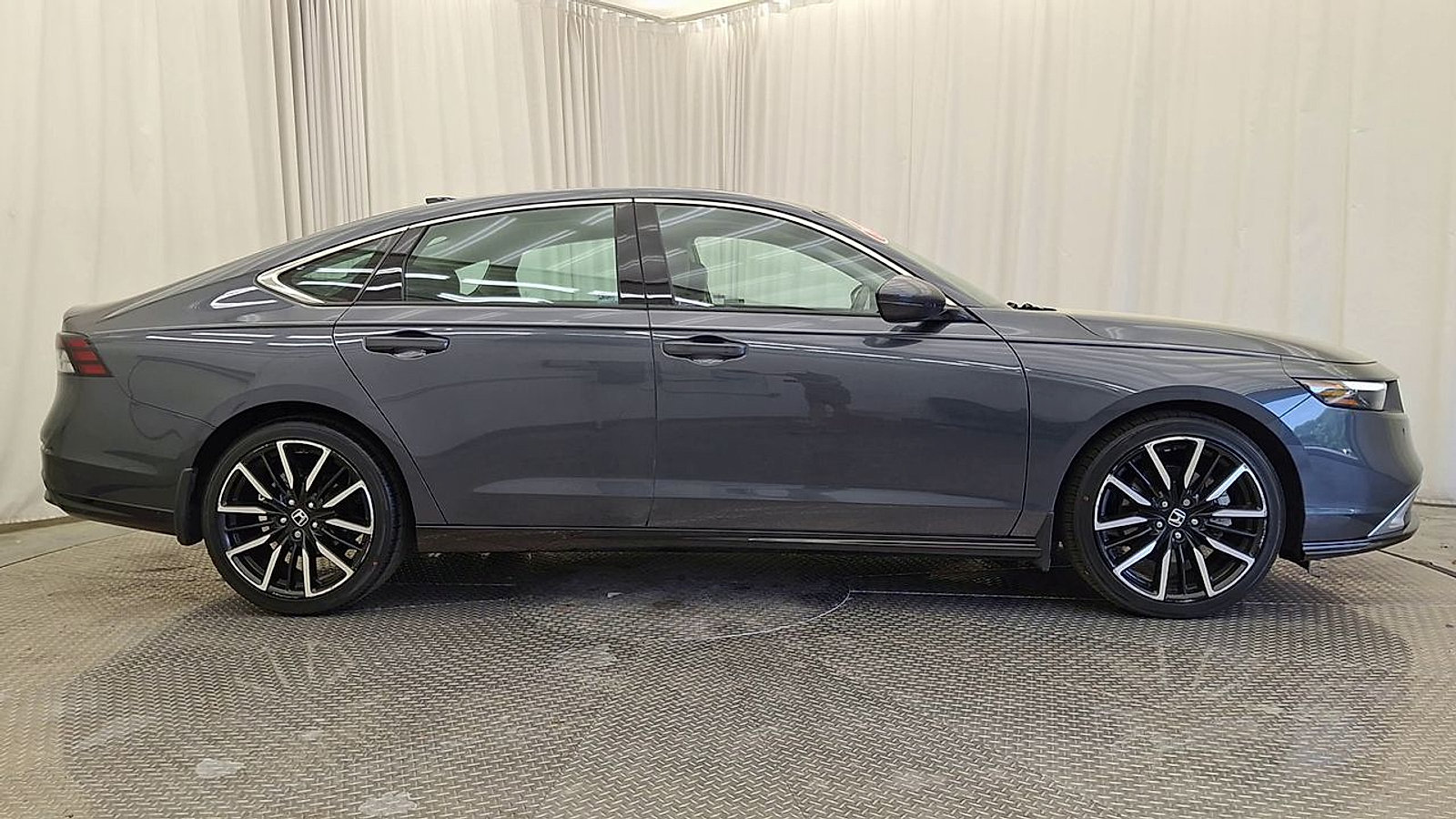 Used 2023 Honda Accord Touring image 4
