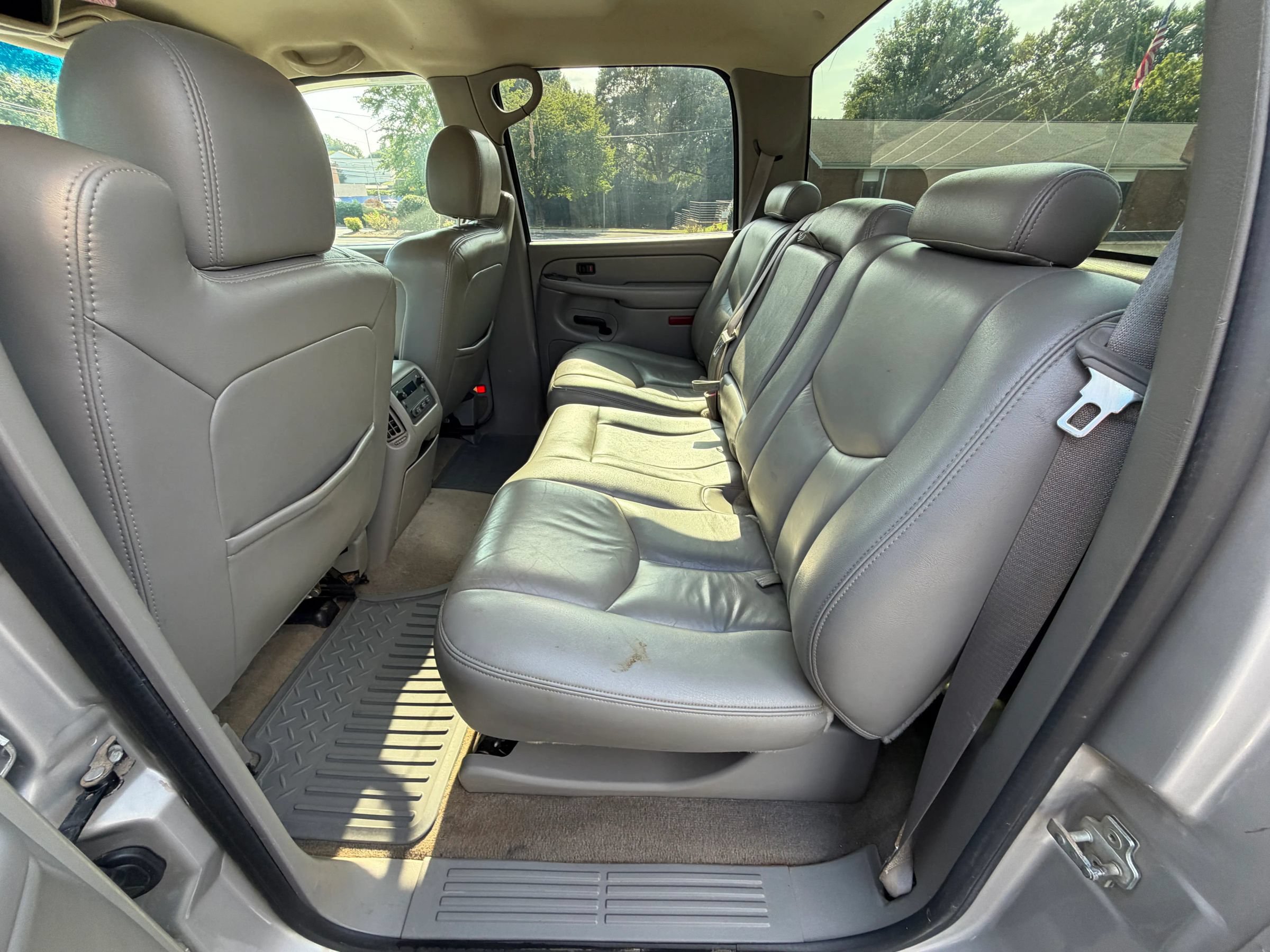 Used 2004 Chevrolet Silverado 2500 LT w/ Heavy-Duty Power Package AWD/4WD image 17