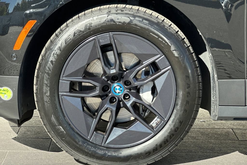 Used 2023 BMW iX xDrive50 image 31