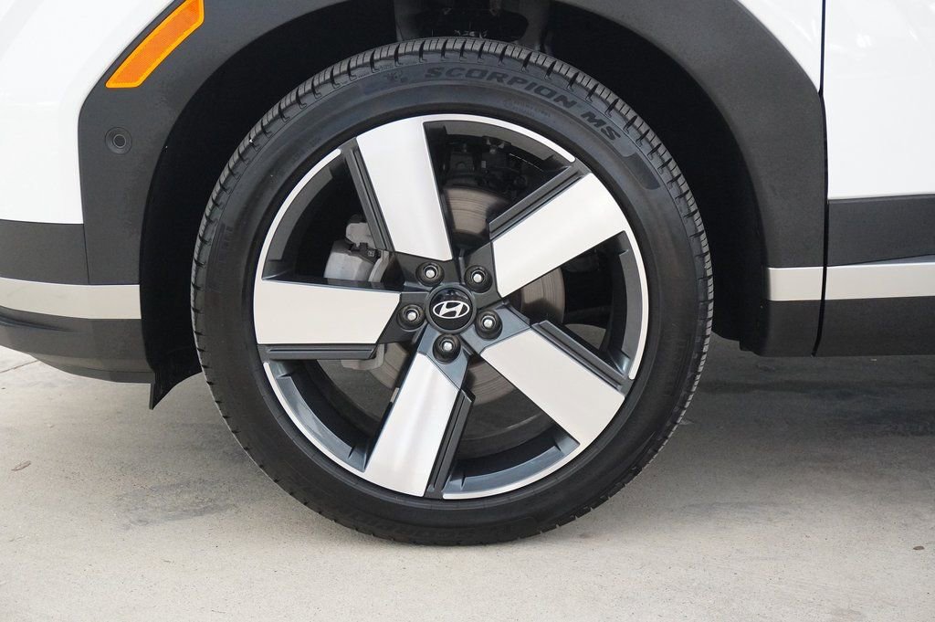 Used 2025 Hyundai Santa Fe Limited image 9