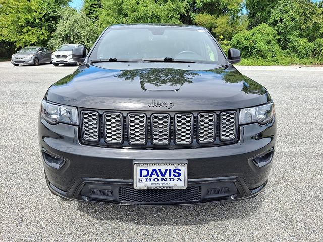 Used 2019 Jeep Grand Cherokee Laredo AWD/4WD image 2