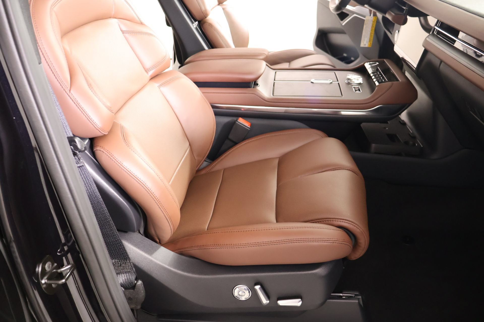 New 2026 Lincoln Navigator L Reserve AWD/4WD image 15