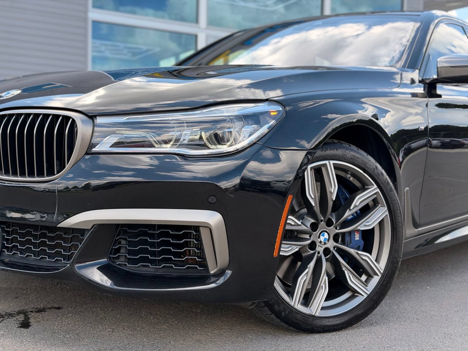 Used 2018 BMW M760i xDrive AWD/4WD image 5