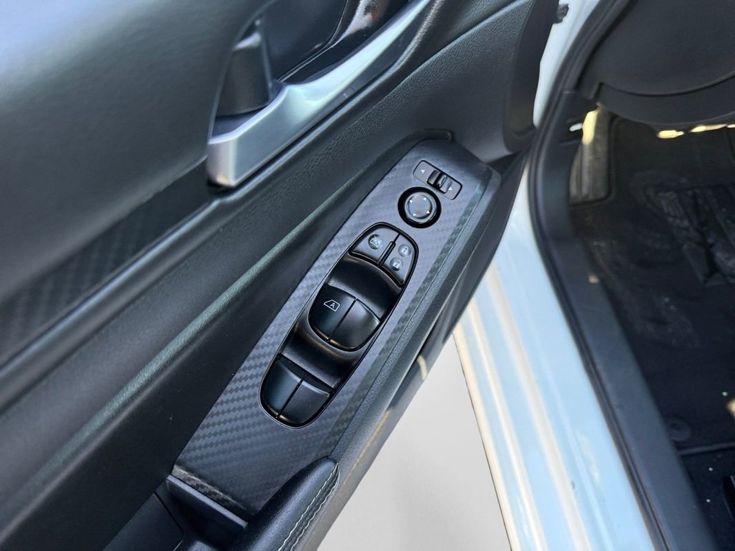 Used 2025 Nissan Altima 2.5 SV image 9