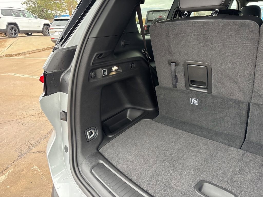 New 2025 Jeep Grand Cherokee L Altitude image 46