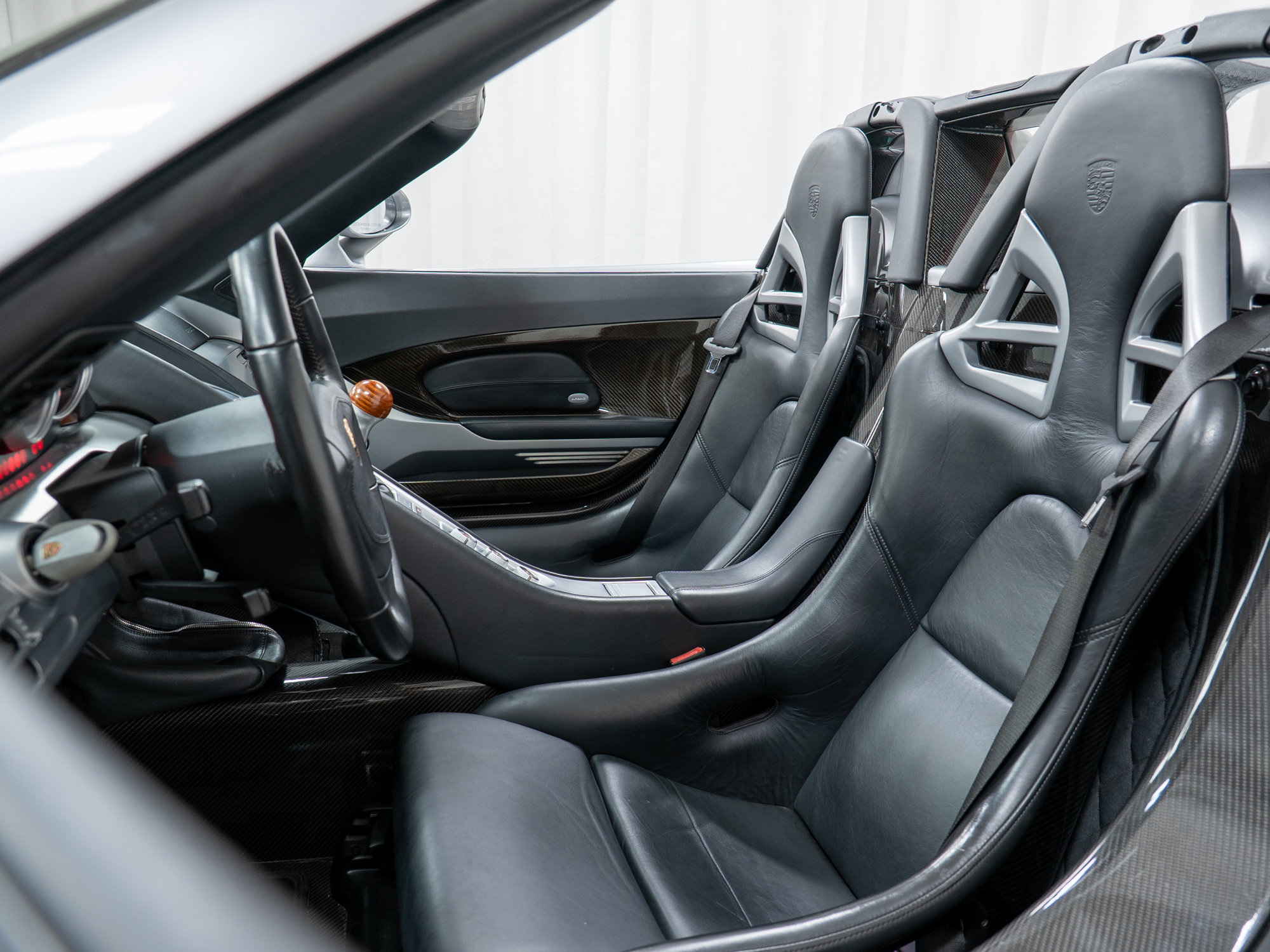 Used 2005 Porsche Carrera GT RWD image 26