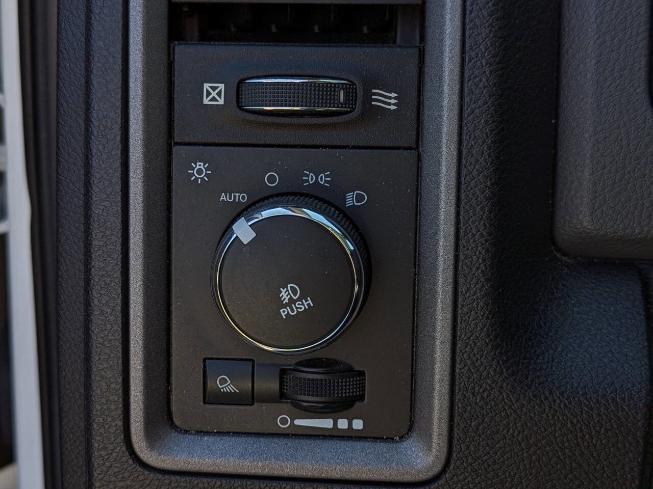 Used 2014 RAM 1500 Express RWD image 20