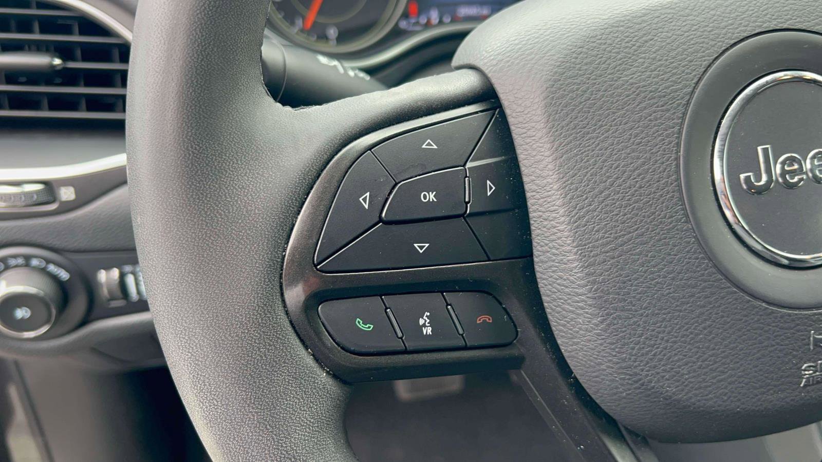 Used 2023 Jeep Cherokee Trailhawk AWD/4WD image 19