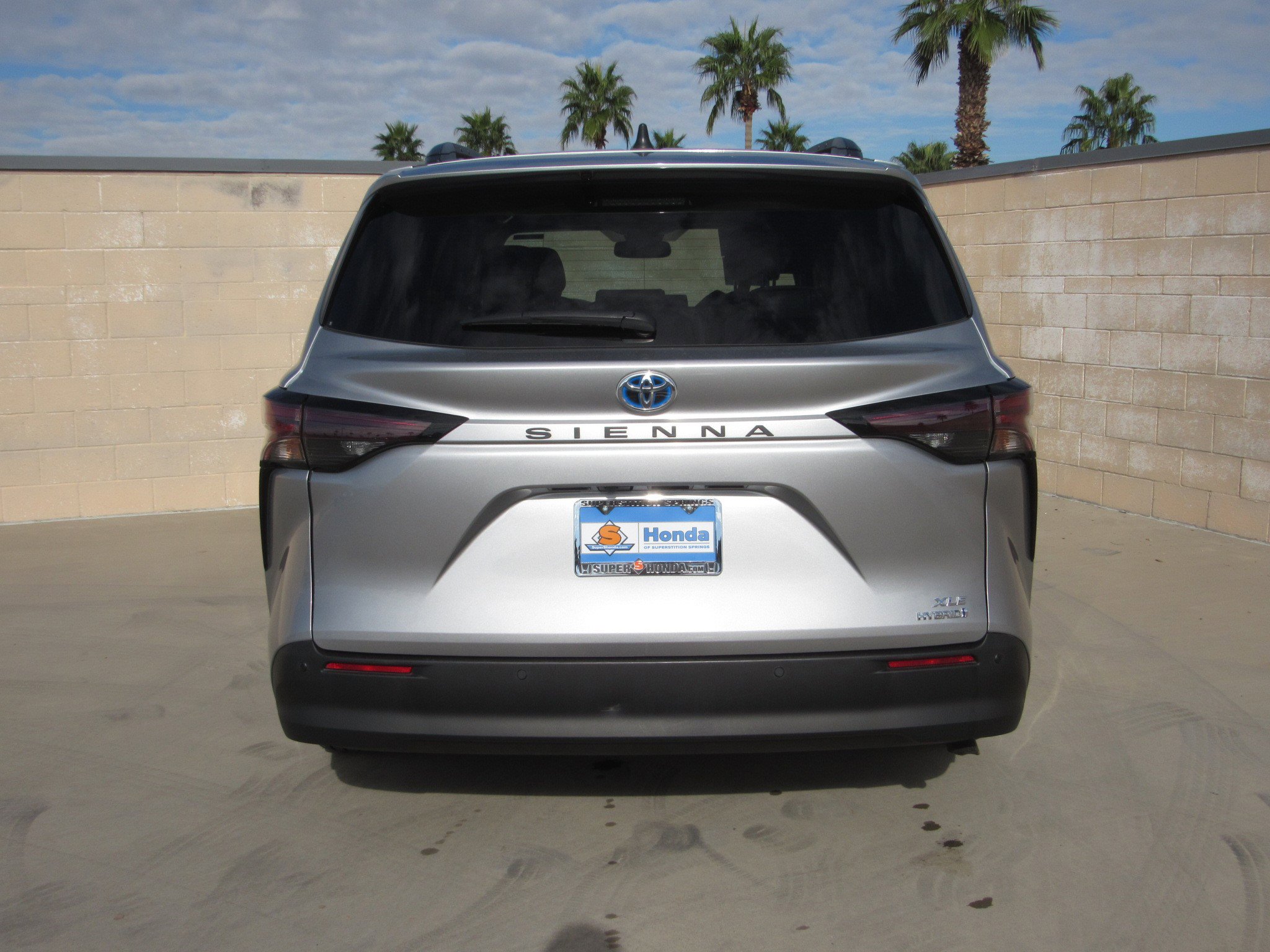 Used 2024 Toyota Sienna XLE image 7