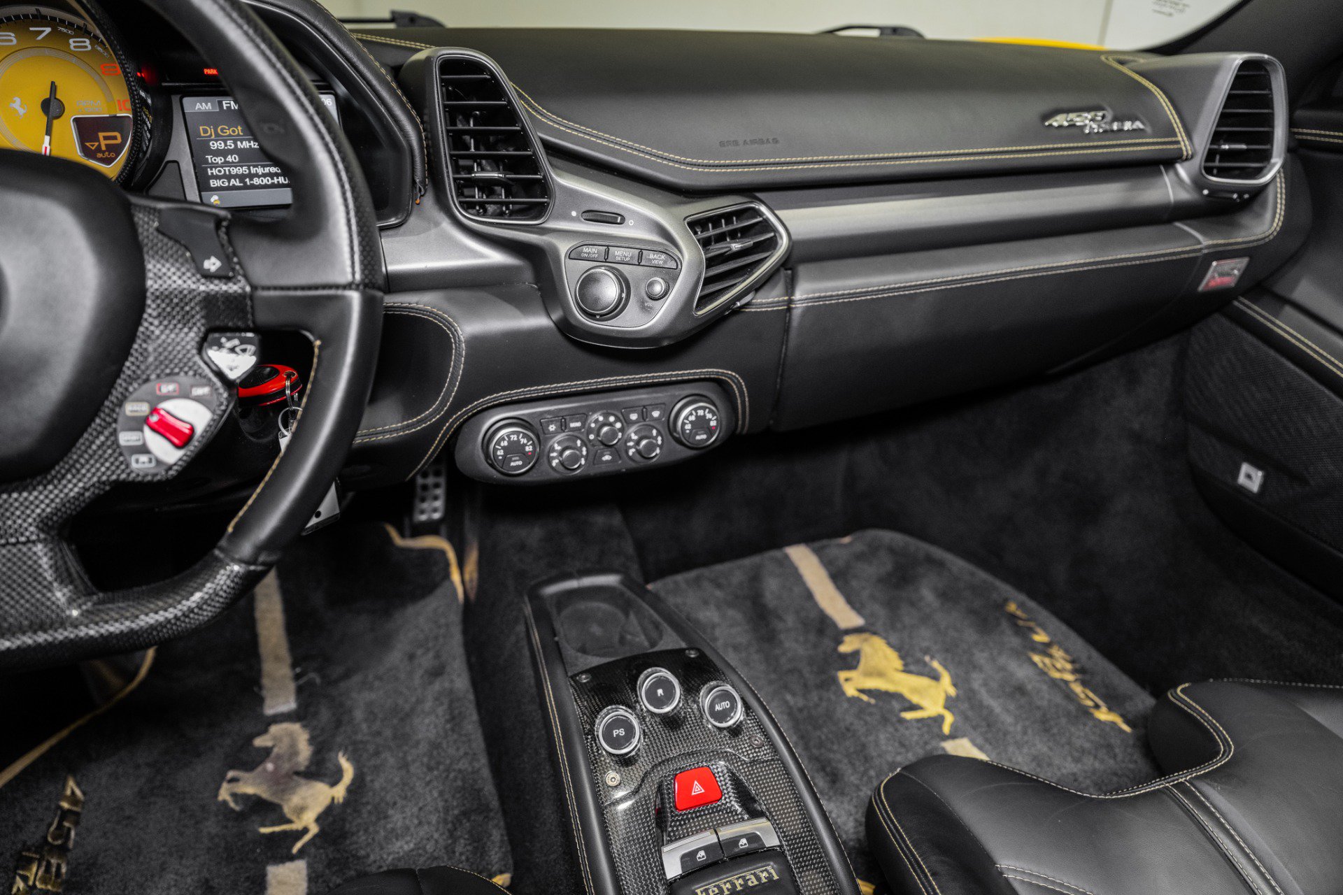 Used 2011 Ferrari 458 Italia Coupe RWD image 27