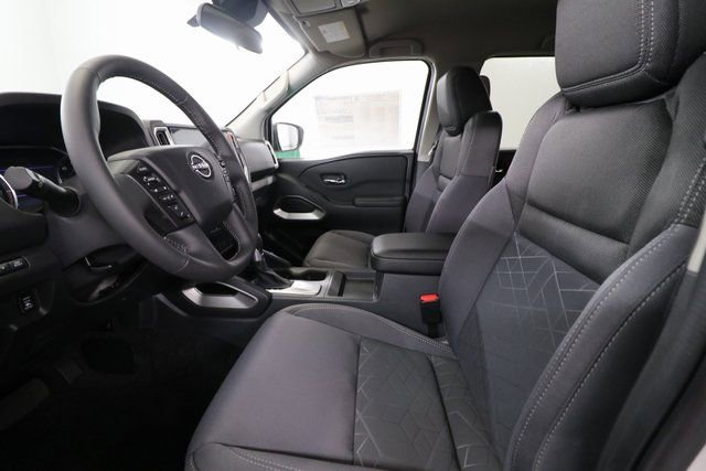 New 2025 Nissan Frontier SV w/ SV Convenience Package image 4