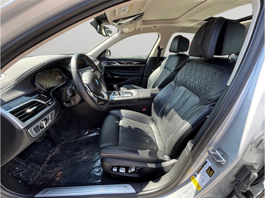 Used 2018 BMW 750i 750i Sedan 4D image 2