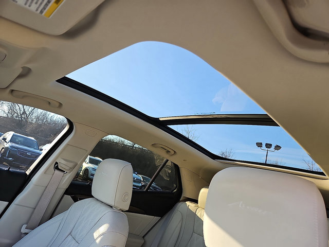 Used 2022 Buick Envision Avenir w/ Technology Package II image 14