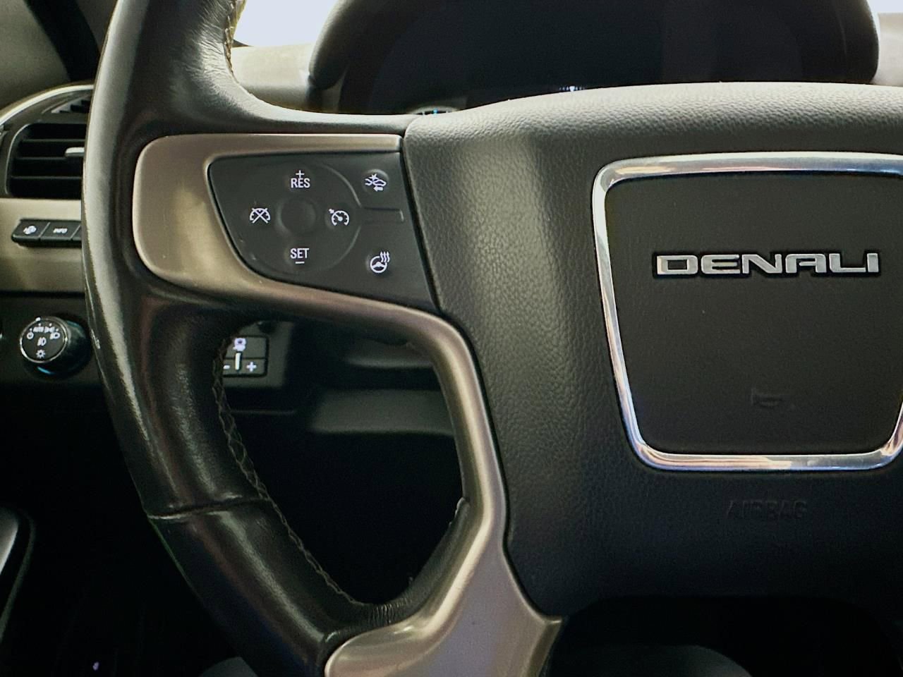 Used 2019 GMC Yukon Denali image 52