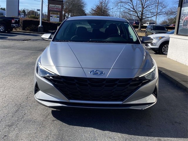 Used 2023 Hyundai Elantra SE image 2