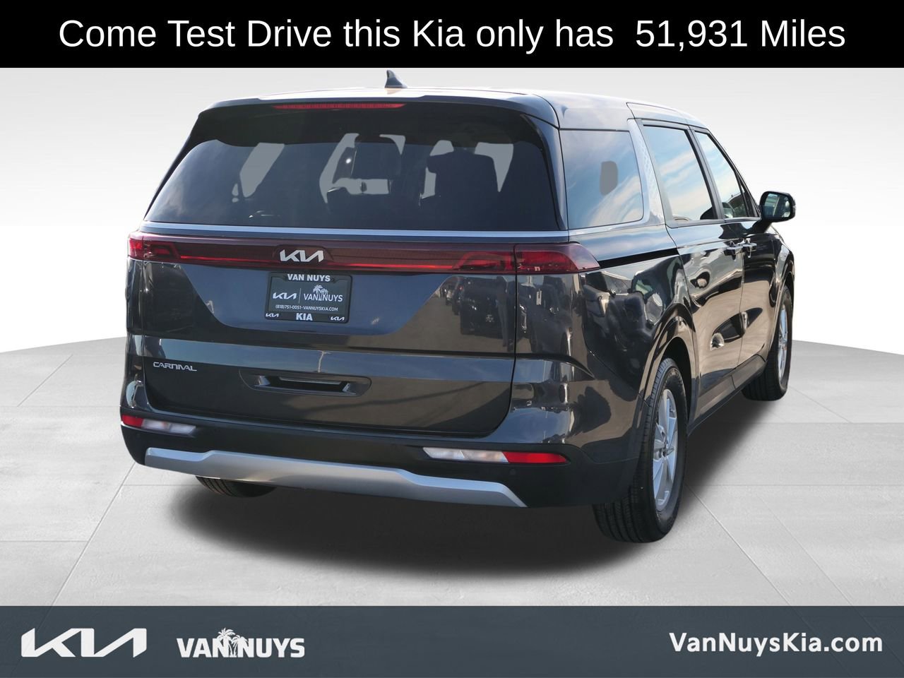 Used 2023 Kia Carnival LX image 3