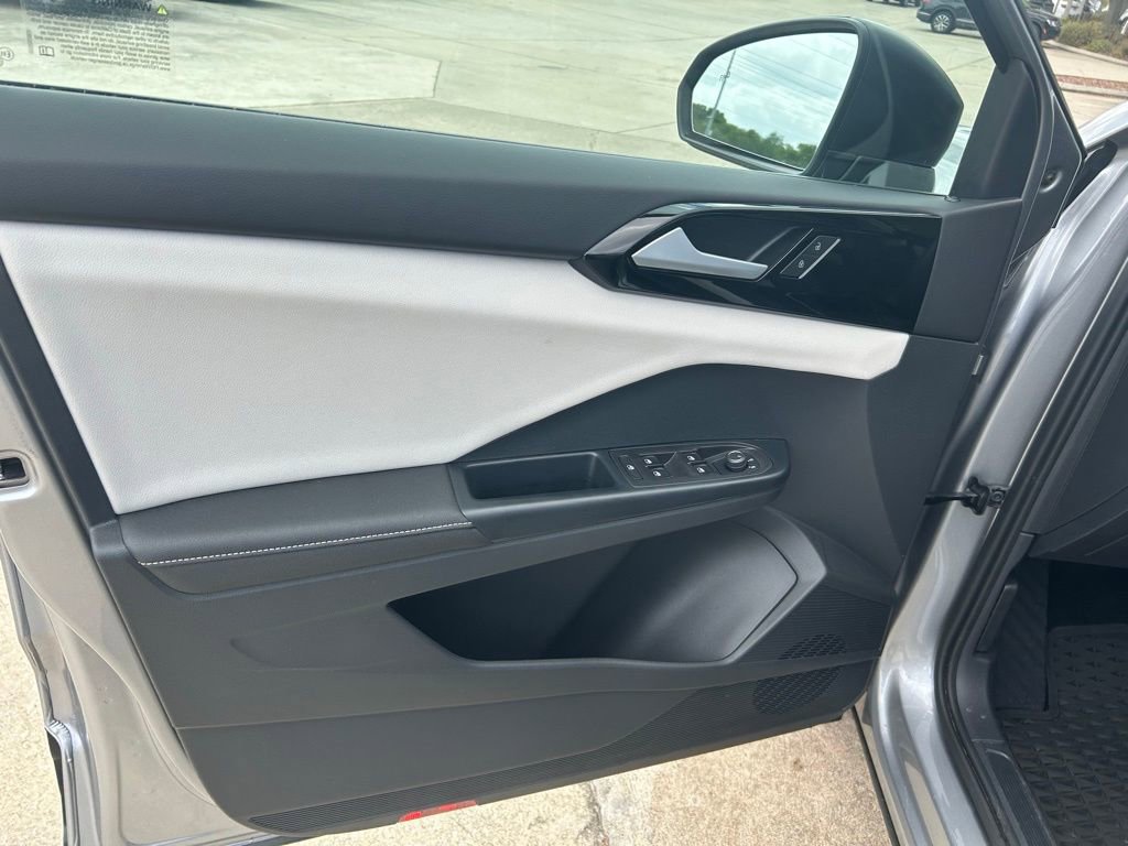 Certified 2025 Volkswagen Taos S image 48