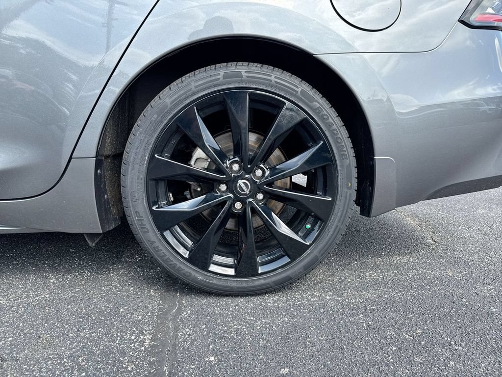 Used 2023 Nissan Maxima SR w/ Sport Mat Group FWD image 28
