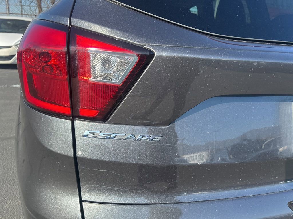 Used 2019 Ford Escape SEL image 16