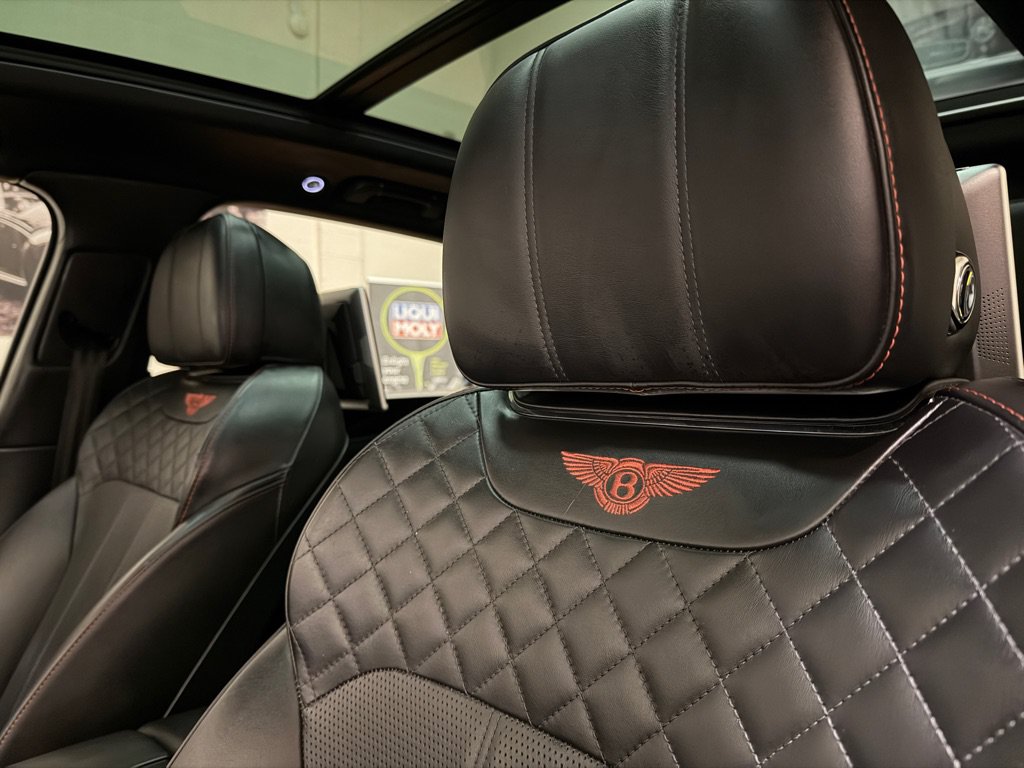 Used 2017 Bentley Bentayga AWD/4WD image 18
