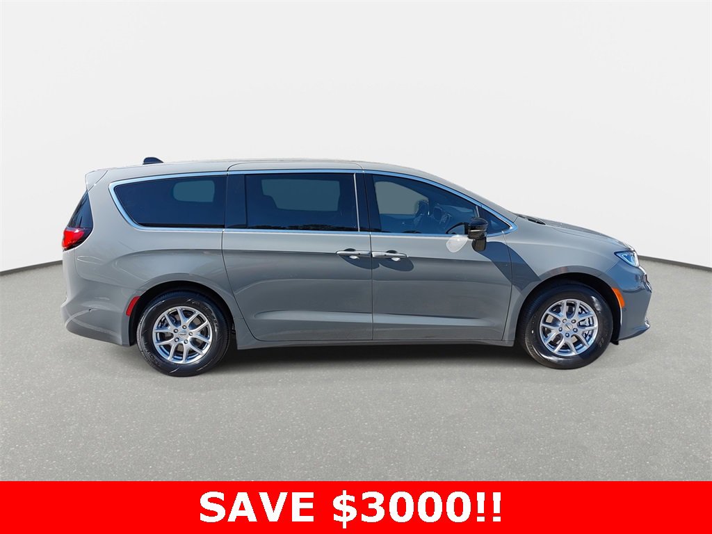New 2025 Chrysler Pacifica Select image 4