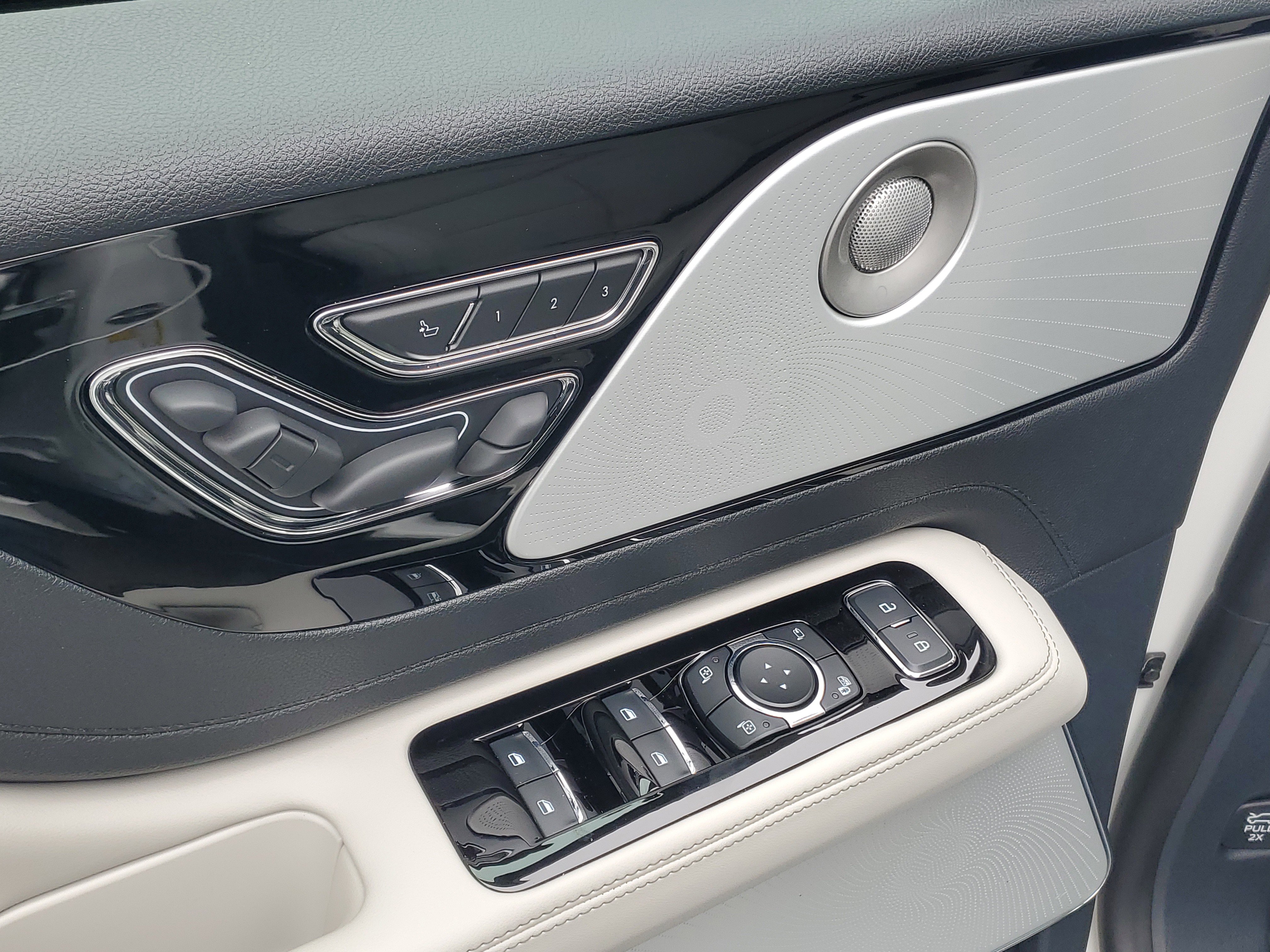 New 2026 Lincoln Aviator Reserve image 9