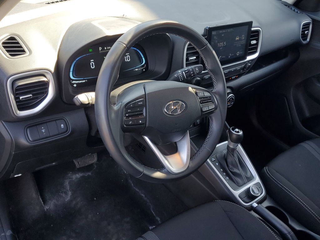 Used 2025 Hyundai Venue SEL image 12