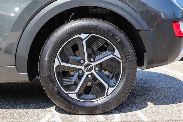 Certified 2025 Kia Niro EX FWD image 12