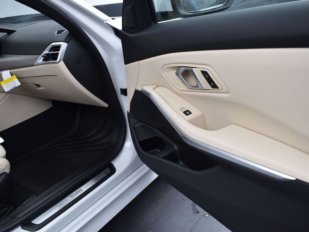 Certified 2025 BMW 330i Sedan w/ Premium Package image 23
