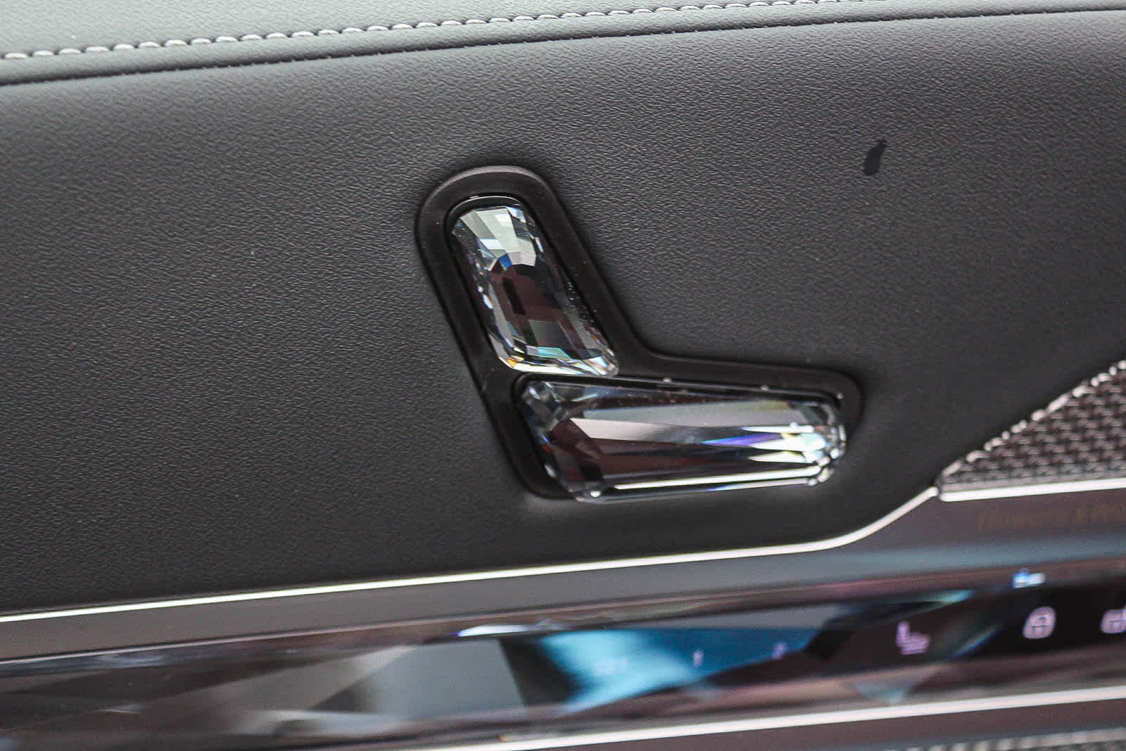 New 2026 BMW 740i w/ Premium Package image 21