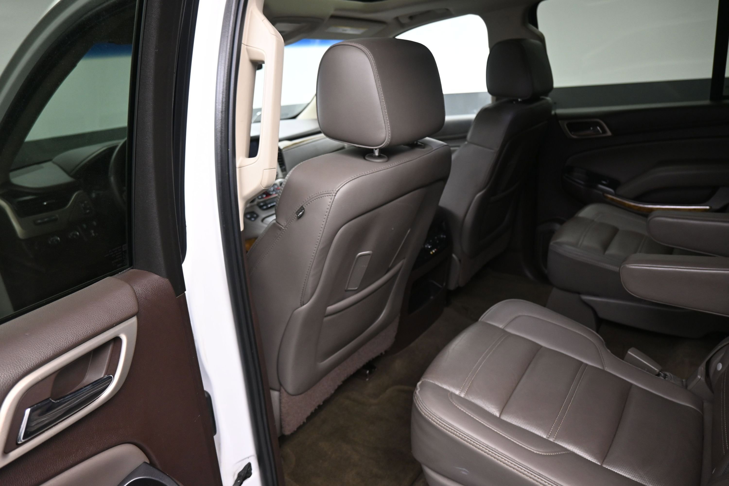 Used 2016 GMC Yukon Denali w/ Open Road Package AWD/4WD image 18