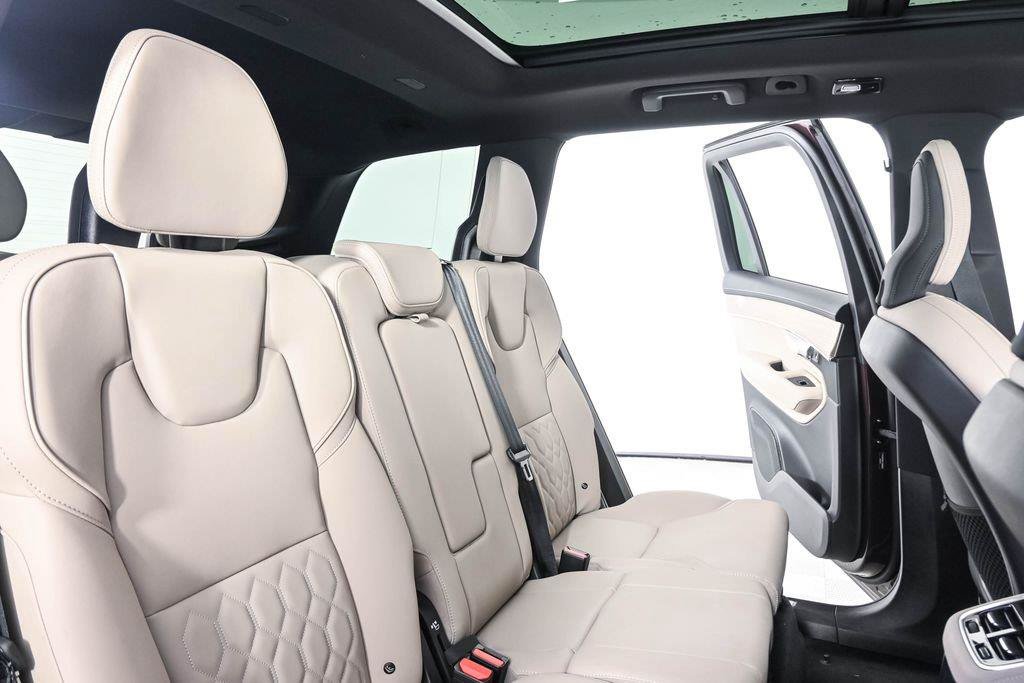 Certified 2025 Volvo XC90 T8 Plus AWD/4WD image 24