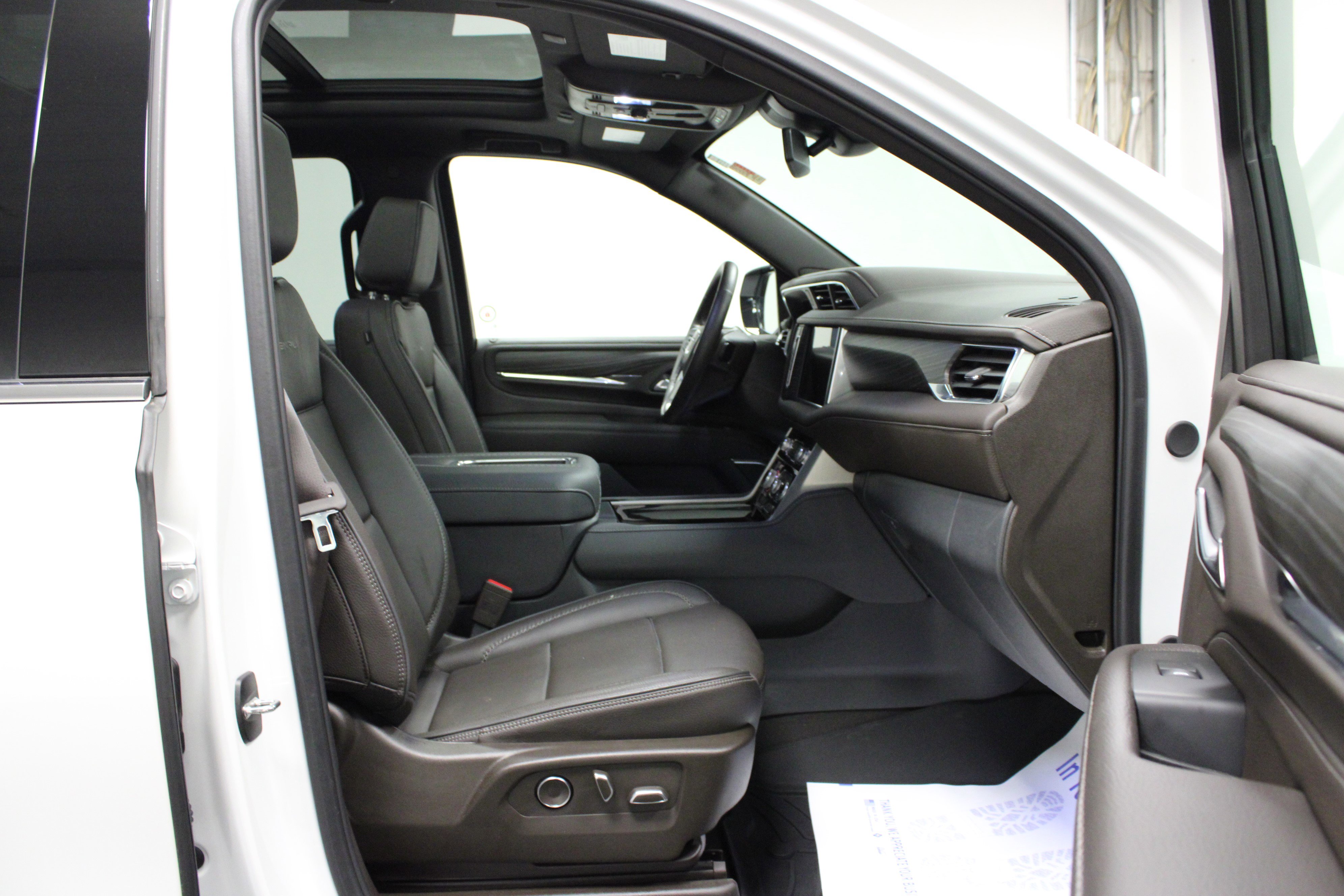 Used 2024 GMC Yukon XL Denali image 17