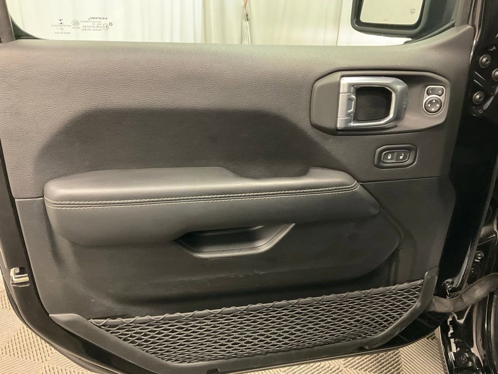 Used 2023 Jeep Wrangler Sahara image 15