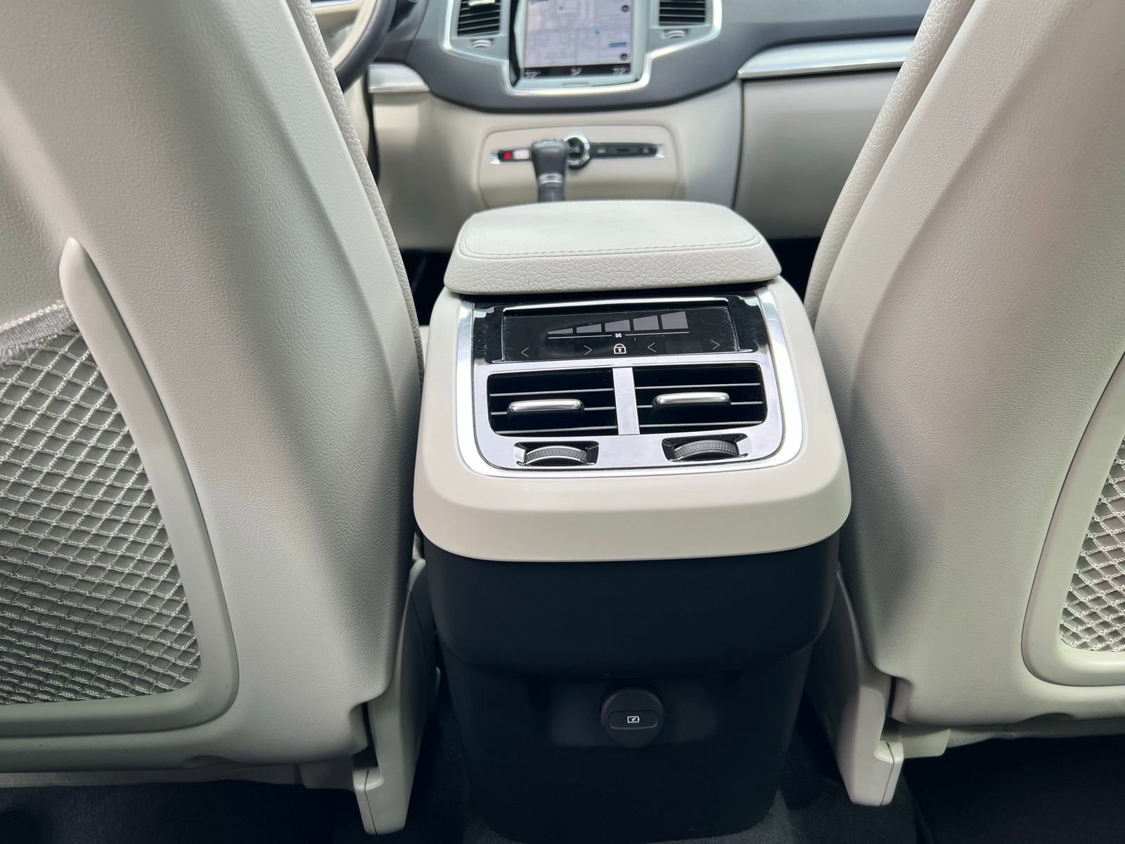 Used 2022 Volvo XC90 T5 Momentum image 45