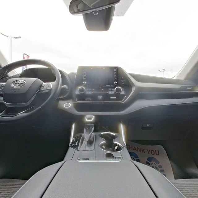 Used 2020 Toyota Highlander LE image 24