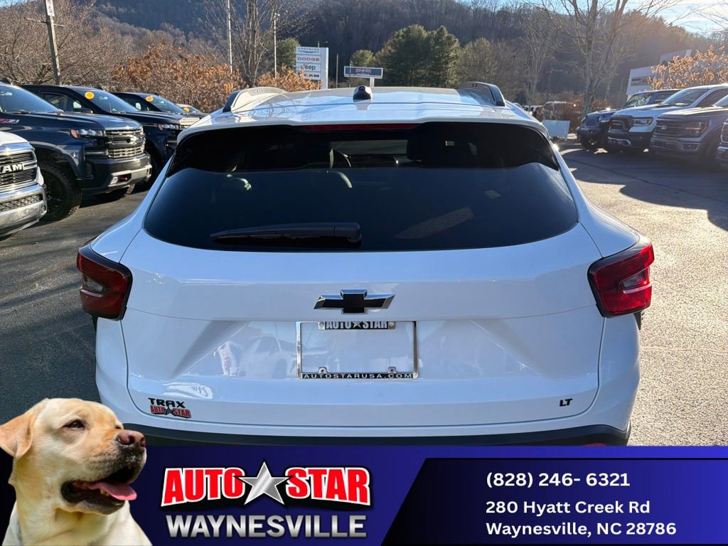 New 2025 Chevrolet Trax LT w/ LT Convenience Package FWD image 4