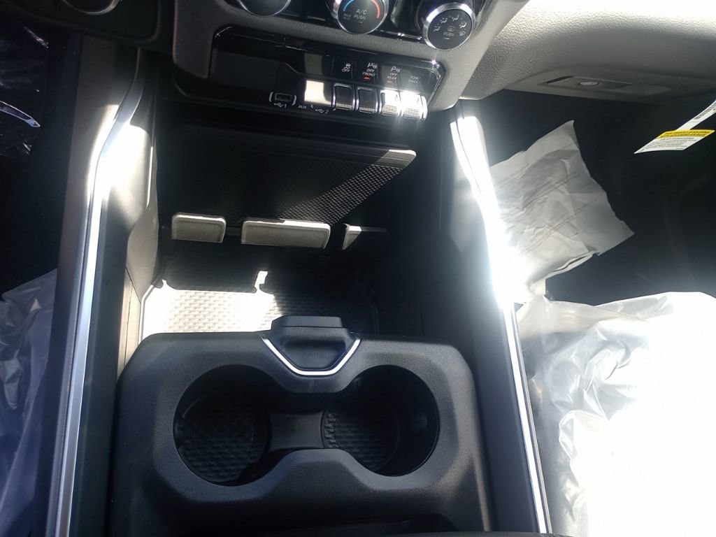 New 2026 RAM 1500 4x4 Crew Cab image 24