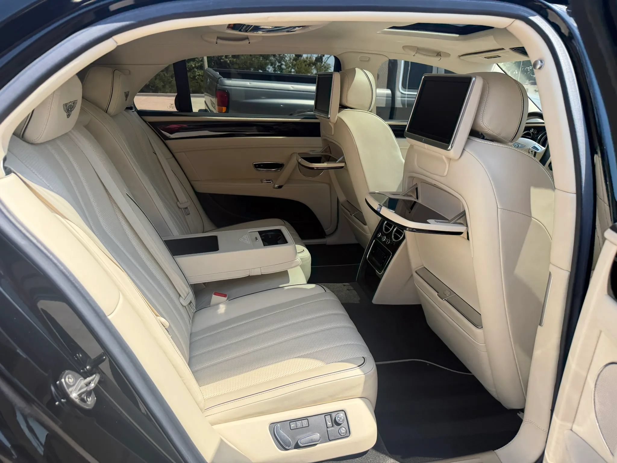 Used 2015 Bentley Flying Spur V8 AWD/4WD image 47