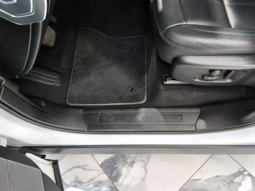 Used 2019 Land Rover Range Rover Sport SE image 11