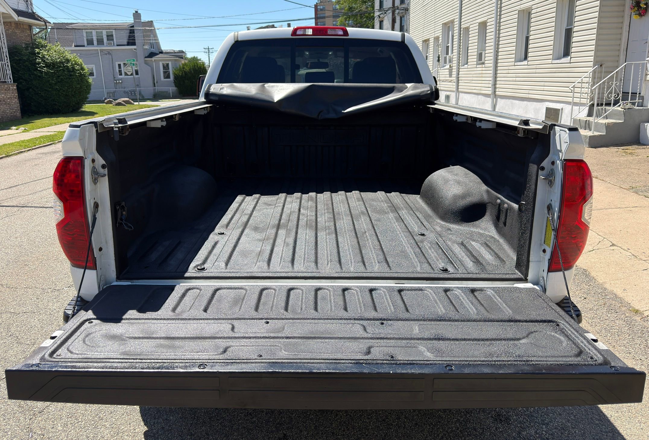 Used 2015 Toyota Tundra SR5 w/ TRD Off Road Package AWD/4WD image 12