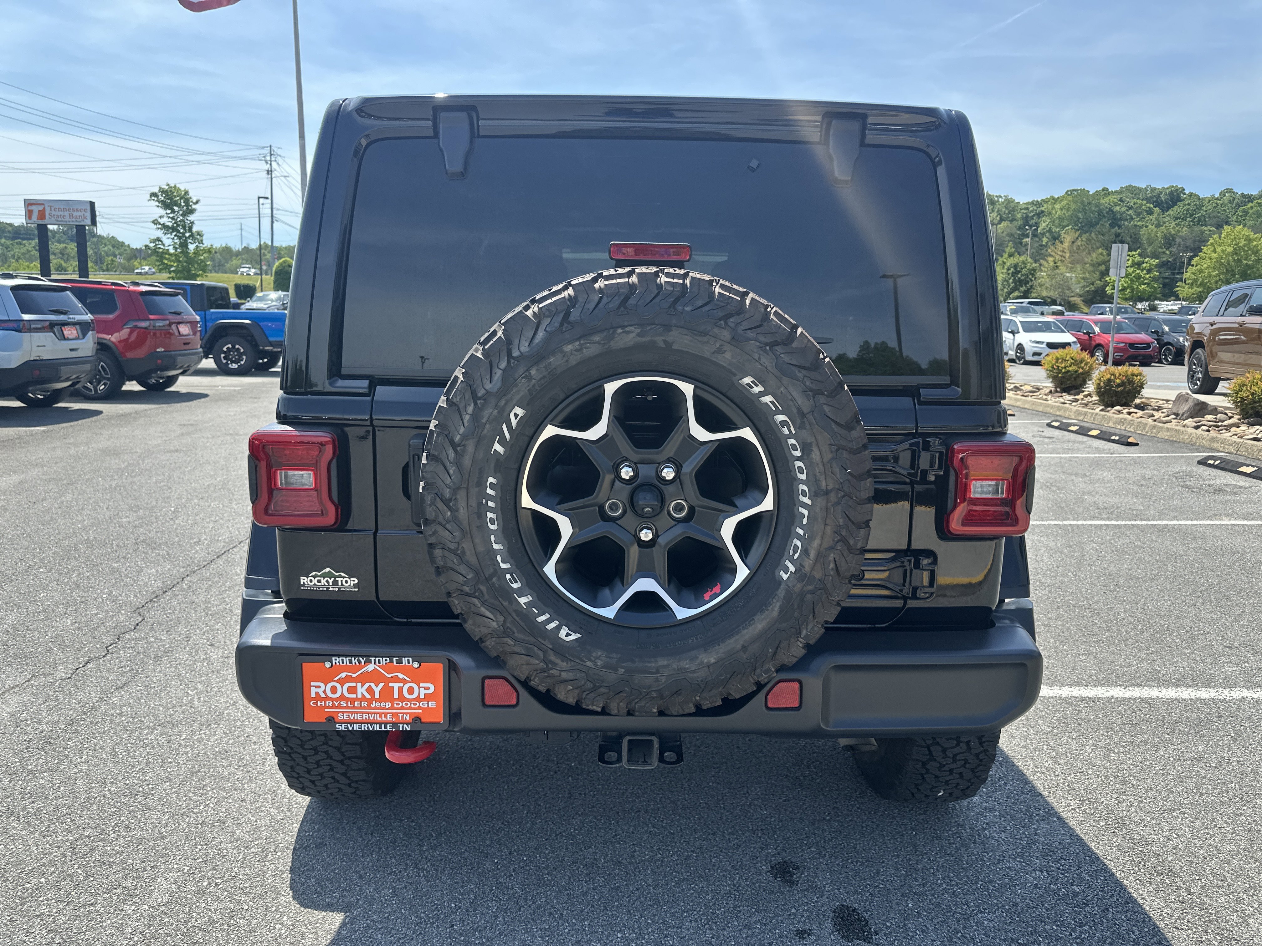 Used 2023 Jeep Wrangler Unlimited Rubicon w/ LED Lighting Group AWD/4WD image 9