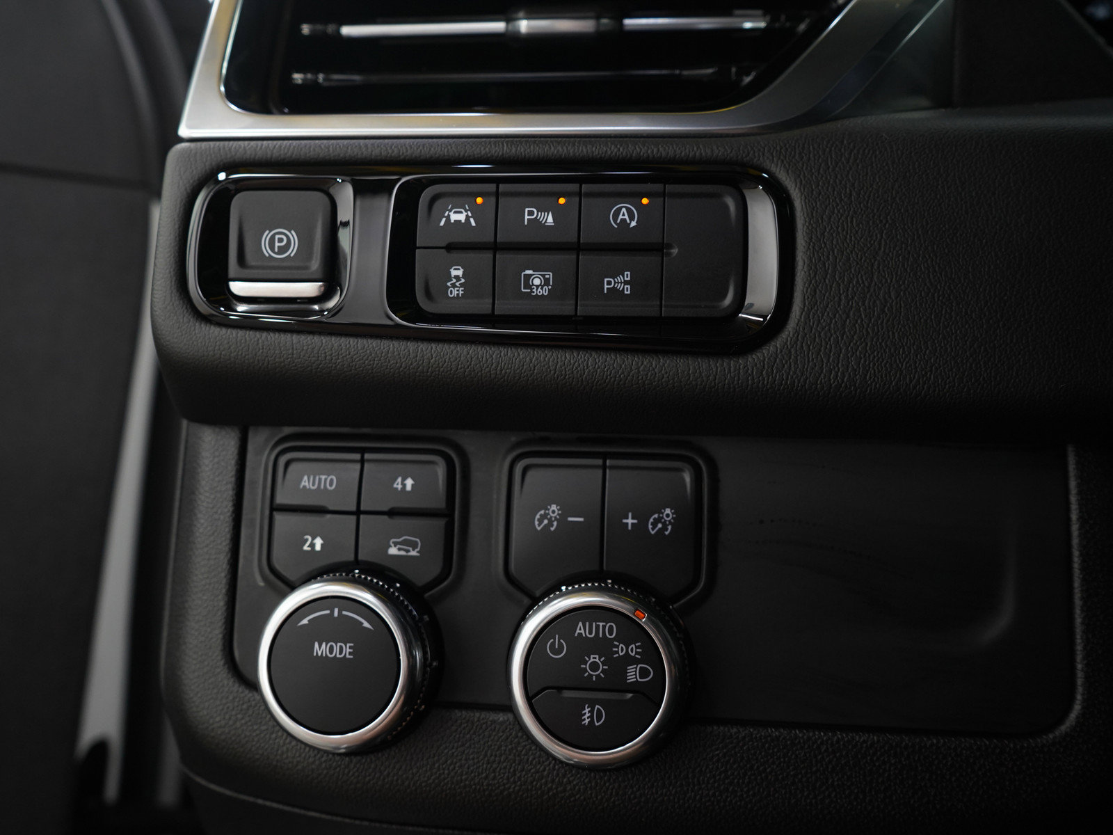 Used 2025 GMC Yukon XL Denali AWD/4WD image 29