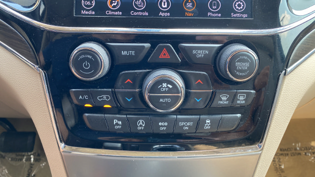 Used 2020 Jeep Grand Cherokee Overland AWD/4WD image 18